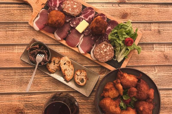 charcuterie-beignet-et-anchois-a-la-bastiaise-2.jpeg