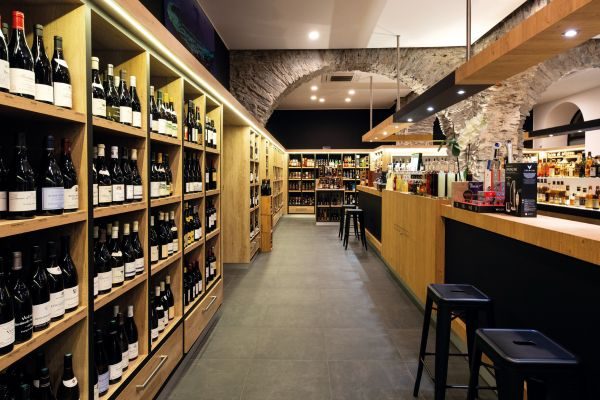 empreinte-caviste-bouteilles-comptoir-5.jpeg
