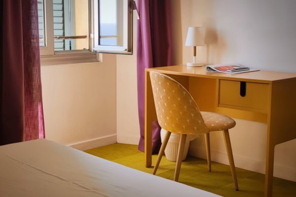 espace-bureau-chambre-sud-hotel-2.jpeg