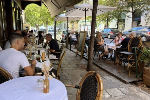 exterieur-cafe-du-centre-4.jpeg