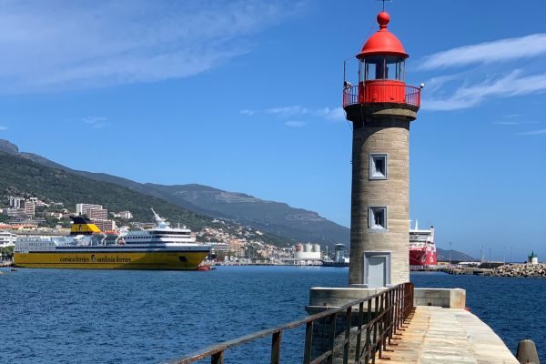 guides-via-corsica-vue-phares-vieux-port-bastia-4.jpeg