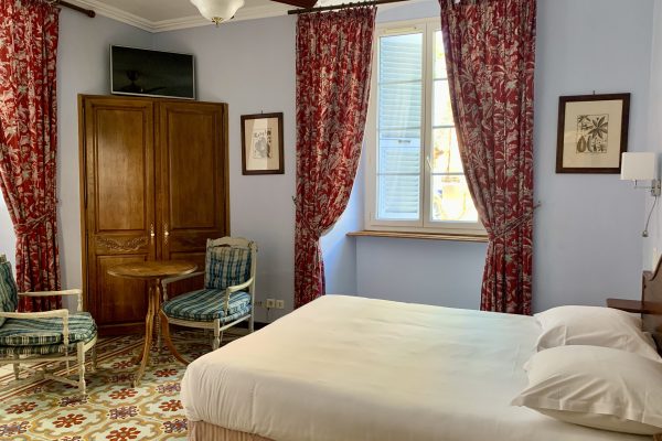 hotel-central-bastia-chambre-4.jpeg