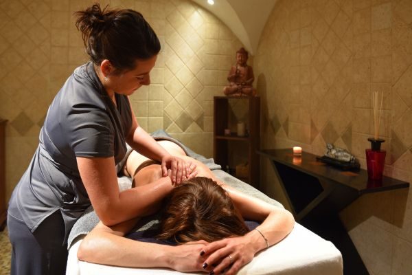 hotel-ostella-massages-3.jpeg