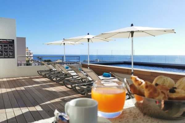 hotel-port-toga-piscine-rooftop-3.jpeg