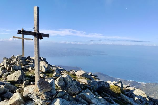 rando-insulaire-montagne-mer