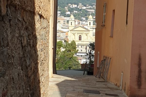 strada-in-liberta-vue-saint-jean