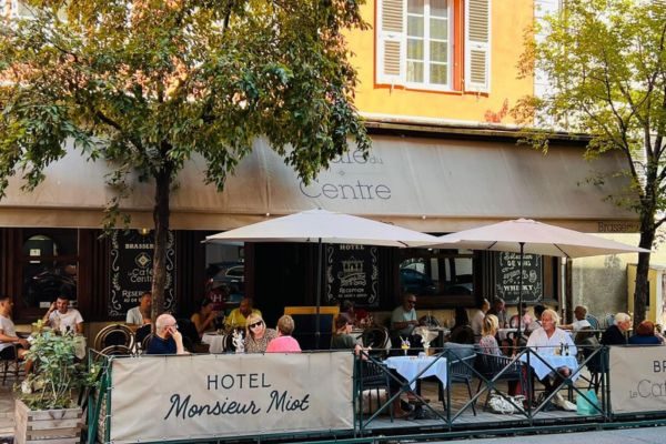 terasse-cafe-du-centre-1.jpeg